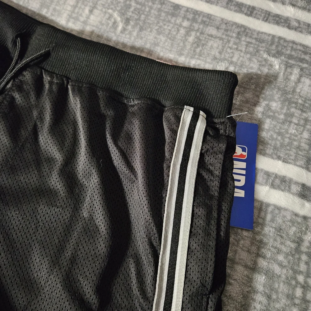 NBA Heritage Trainer Shorts Men’s L Black White Stripe – Above the Knee